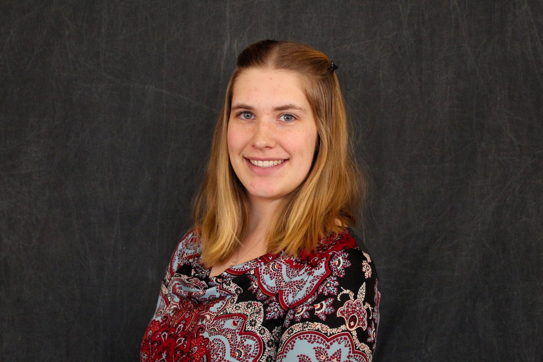 Delia Leonard headshot